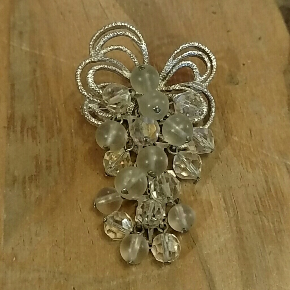 Pretty pin!  Stylized grapes! 🍇